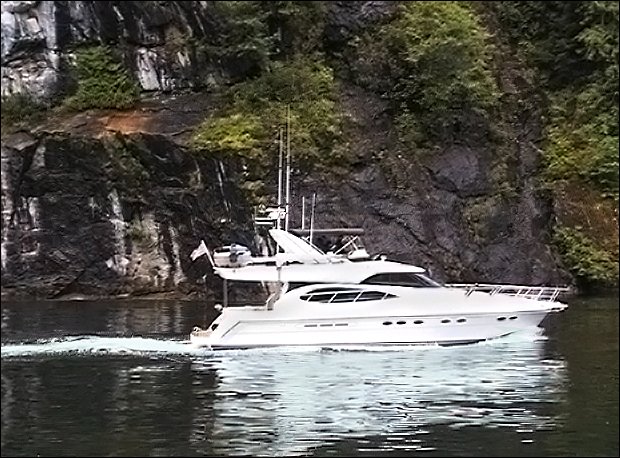 yacht.jpg